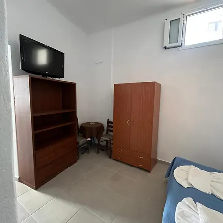 Andrea's Naxos Center * Naxos City